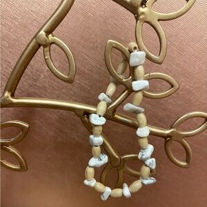 Elegant White and Tan Beaded Bracelet
